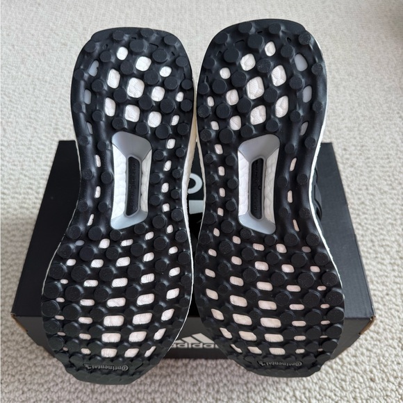 Adidas Ultra Boost 4.0 DNA (W 5 & 5.5) - Picture 6 of 9